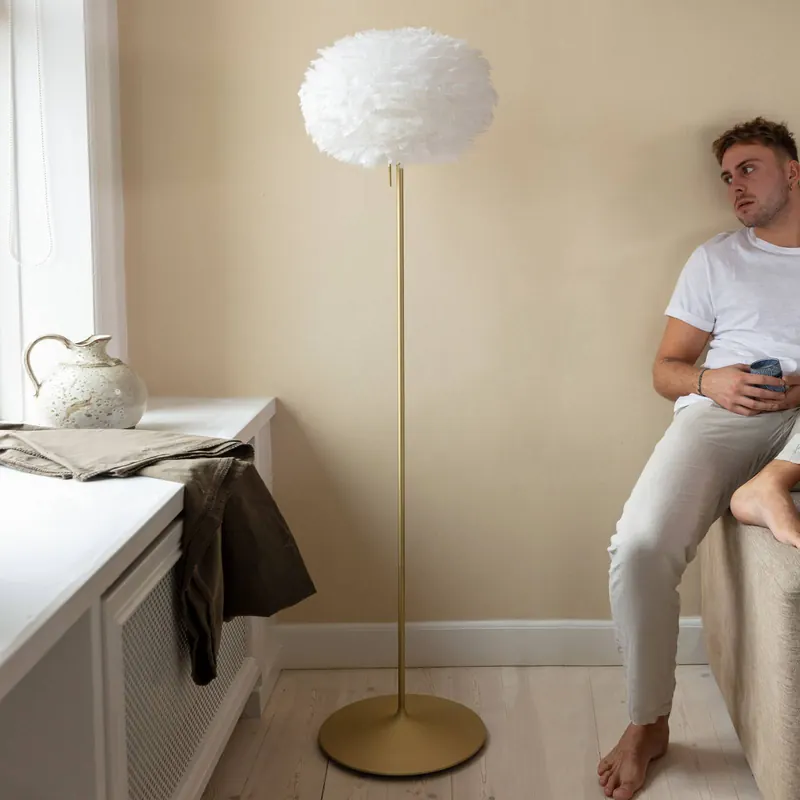 UMAGE Eos lampa stojąca medium mosiądz/biała