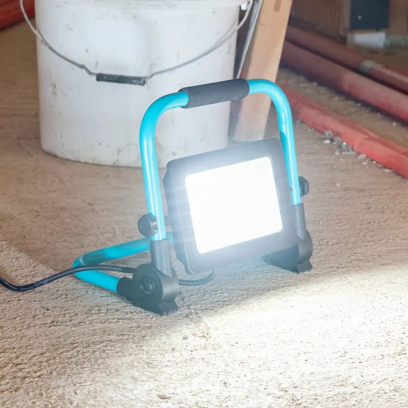 Reflektor zewnętrzny LED Avelar, czarny/turkusowy, szerokość 31 cm, metalowy
