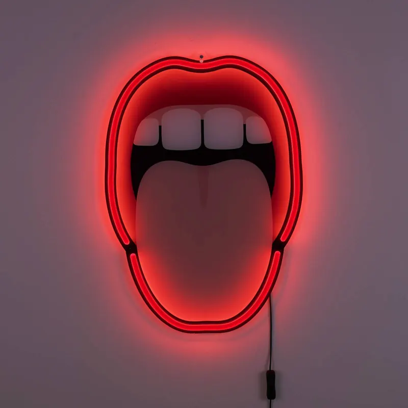 Dekoracyjny kinkiet LED Tongue, 41x58cm
