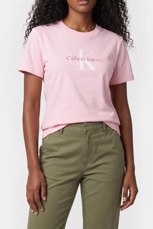 Calvin Klein Hero Ss Classic Mono Tee Tarmac Maat: M | Tops Outlet | Dames | Roze
