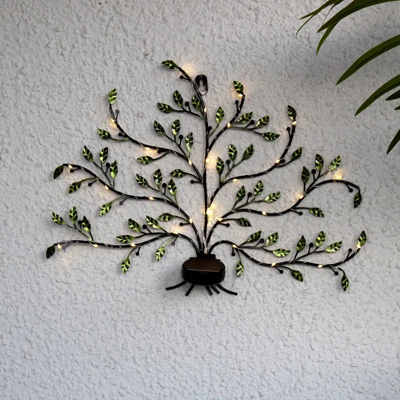 Lampa ścienna LED Tree of life zasilana energią słoneczną