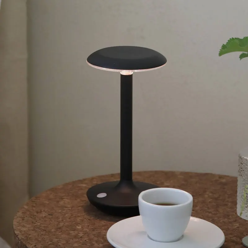 Lampa stołowa LED Petit, czarna, aluminium, IP44