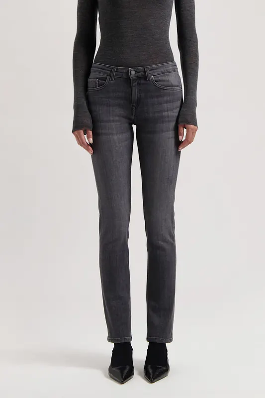 Mud Jeans Faye Low Slim - Authentic Black Authentic Black Maat: W33L28 | Slim Jeans Outlet | Dames | Grijs