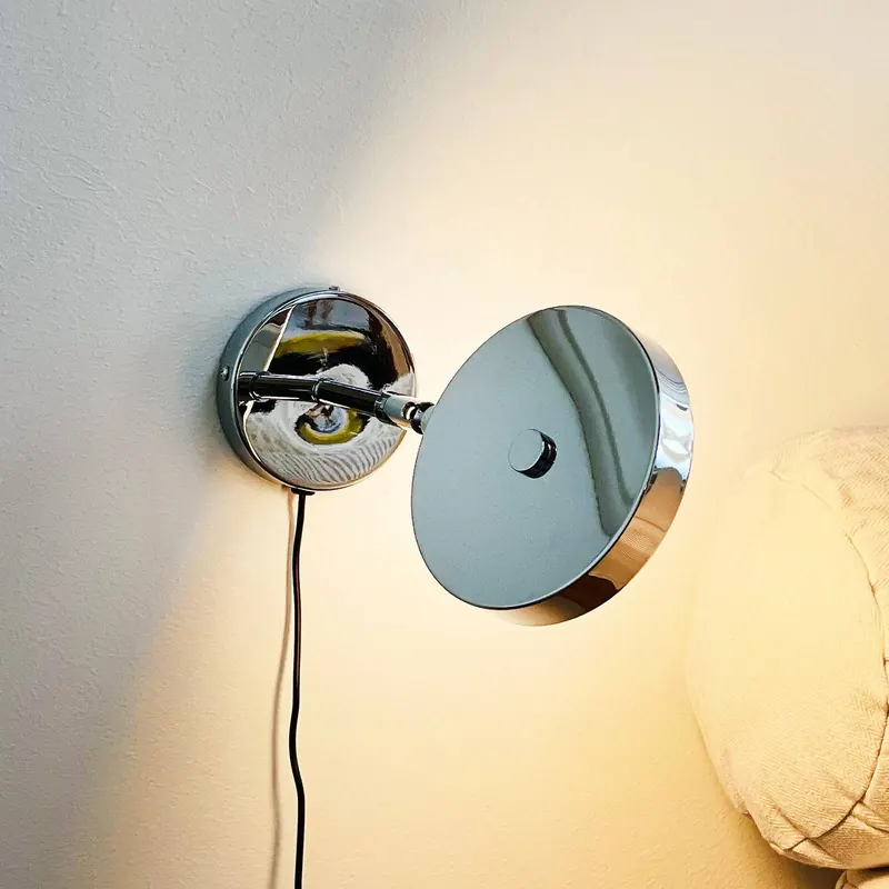 Kinkiet LED Dyberg Larsen Starlight, chrom Ø 14 cm, ściemniany