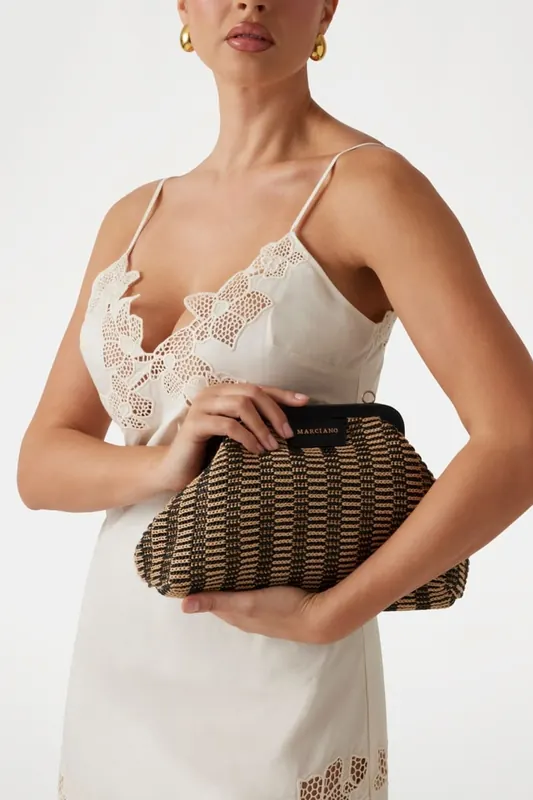 GUESS Marciano By  Raffia Pouch Black/natural Maat: OS | Clutches Outlet | Dames | Zwart