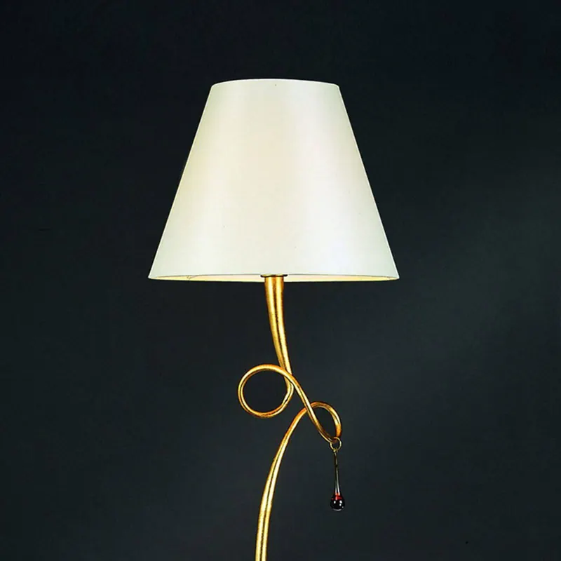 Lampa stojąca Paola z tekstylnym kloszem w kolorze złotym
