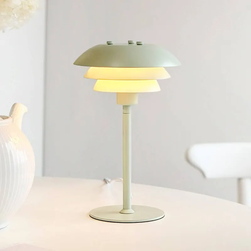 Lampa stołowa Dyberg Larsen SIXTEEN, miętowo-zielona, metalowa, E27
