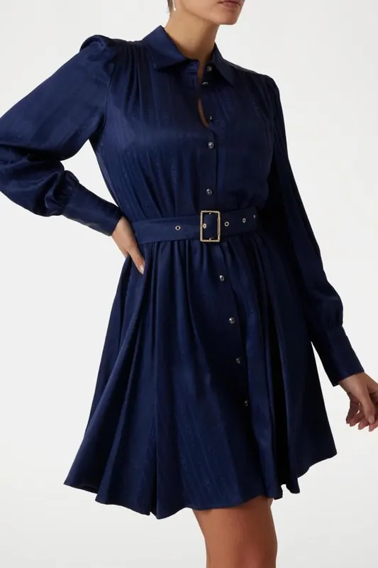 GUESS Stella Flared Dress Navy Monogram Jacqau Maat: 38 | Blousejurken Outlet | Dames | Blauw