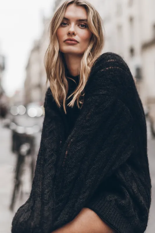 Mikuta The Black Oversized Cable Knitted Sweater Black Maat: L | Sweaters Outlet | Dames | Zwart