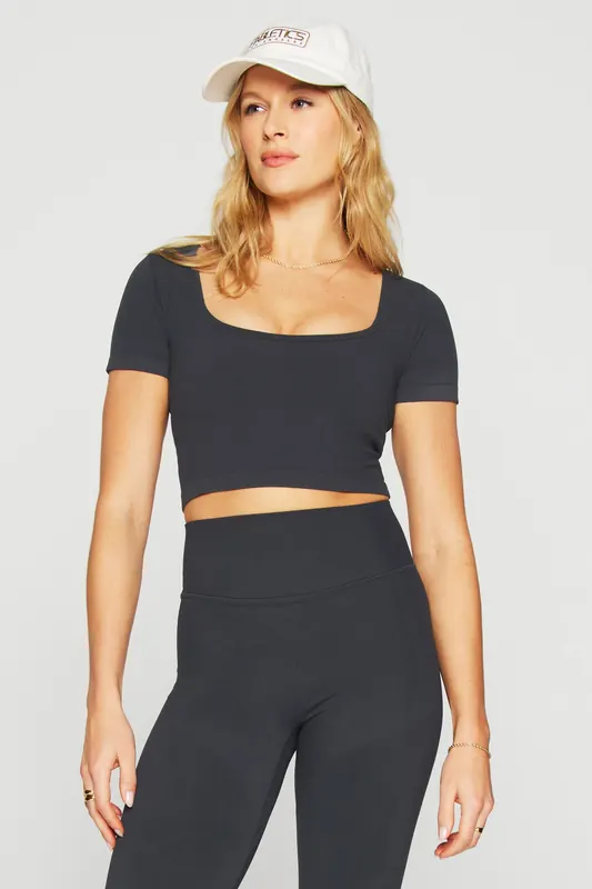 Fabletics Sleek Seamless Scoop Neck Short-sleeve Top Midnight Maat: S REG | Tops Outlet | Dames | Blauw