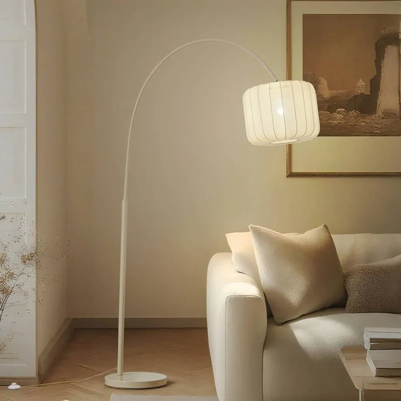 Lampa łukowa Lindby Helin, beżowa, tekstylna, wysokość 198,5 cm