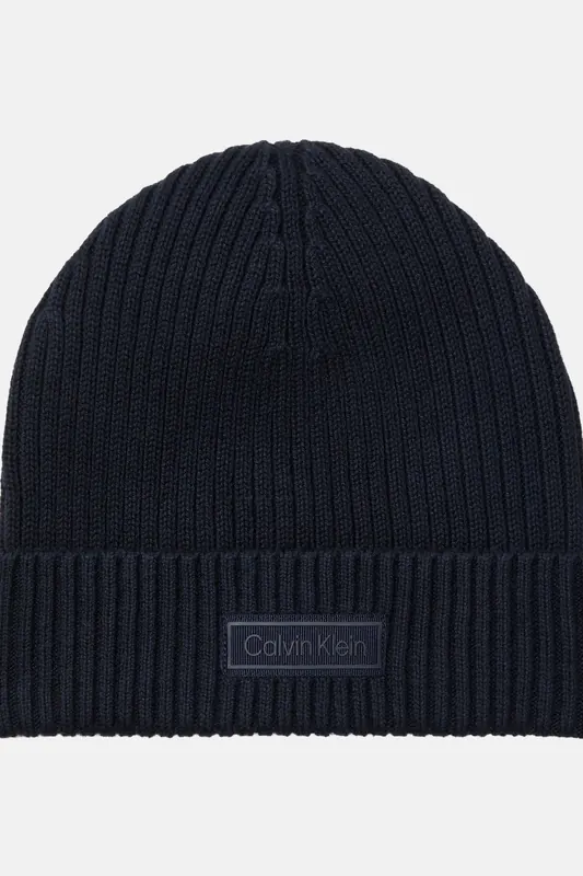 Calvin Klein Patch Chunky Rib Cotton Beanie Dark Sapphire Maat: OS | Petten Outlet | Heren | Blauw