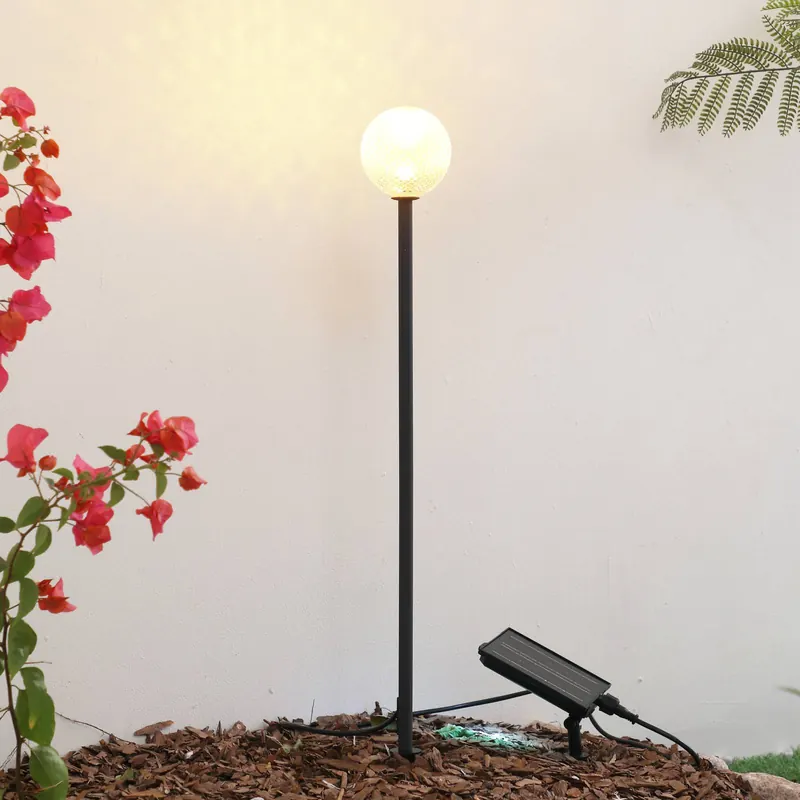 Lindby Lampa solarna LED Brindley, czarna, szkło, IP65
