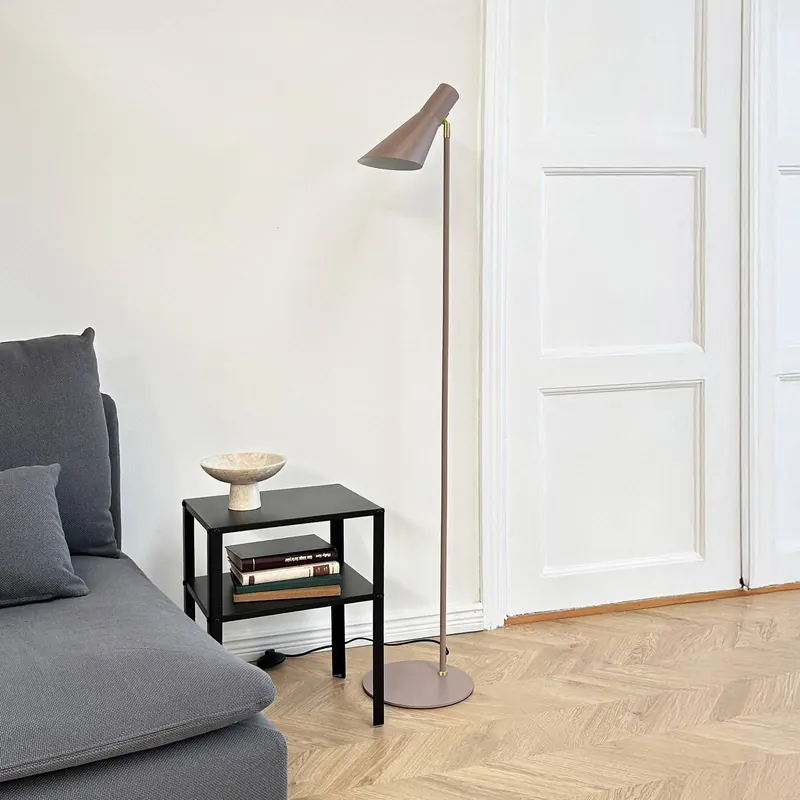 Lampa podłogowa Dyberg Larsen DL12, beżowa/mosiężna, 139 cm, metal