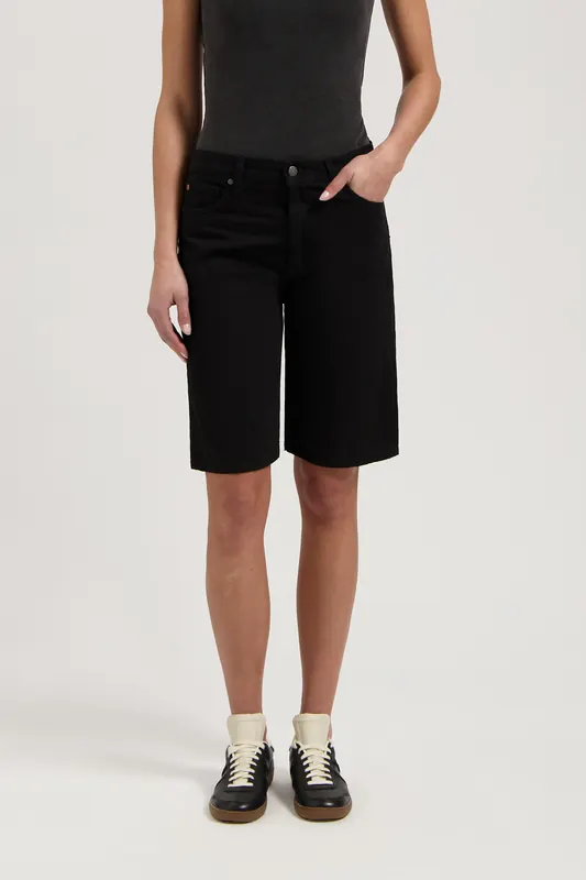 Mud Jeans Suzy Mid Short - Blackdip Blackdip Maat: XS | Korte Broeken Outlet | Dames | Zwart
