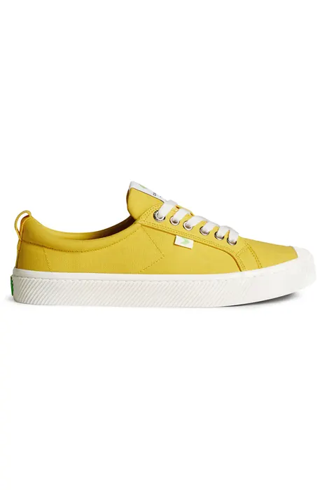 Cariuma Unisex Oca Low Yellow Canvas Sneaker Maat: 40.5 | Sneakers Outlet | Unisex | Geel