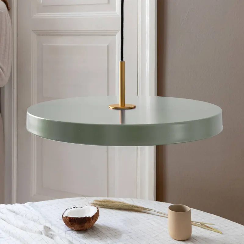 Żyrandol LED UMAGE Asteria Medium jasnozielona/mosiężna Ø 43 cm