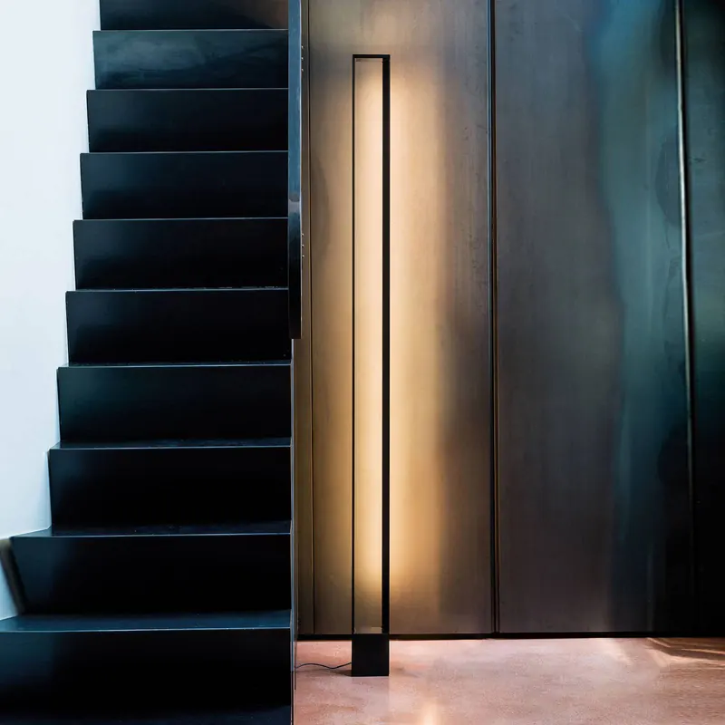 Lampa stojąca LED Nemo Tru 2 700 K, lakierowana na czarno
