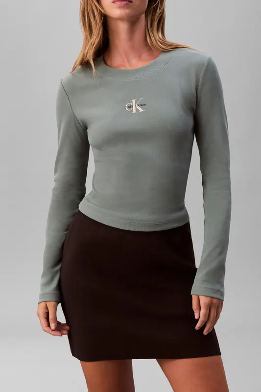 Calvin Klein Ls Monologo Baby Tee Autumn Green Maat: L | Longsleeves Outlet | Dames | Groen
