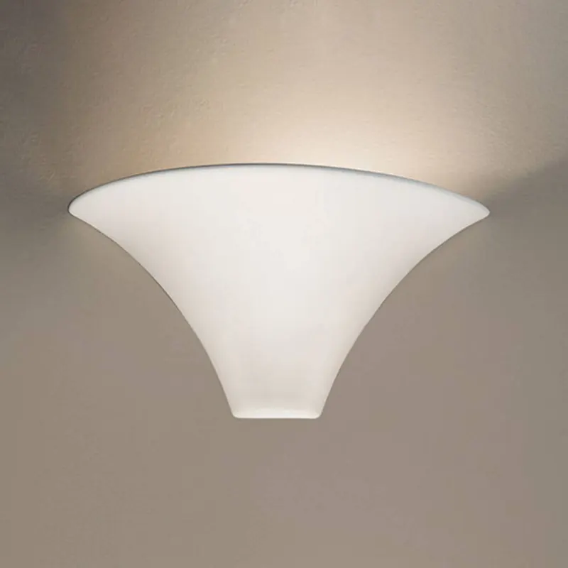 Szlachetna biała lampa ścienna Cardin