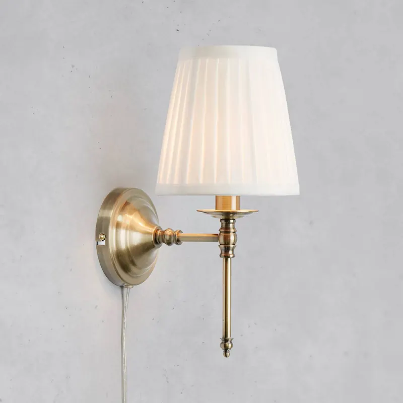 Lampa ścienna Manor, biała/kolor mosiężny, wysokość 40 cm Tkanina/metal