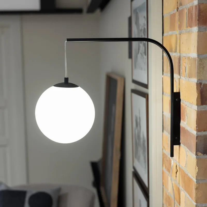Lampa ścienna Dione, czarno-biała, wysokość 40 cm, wtyczka