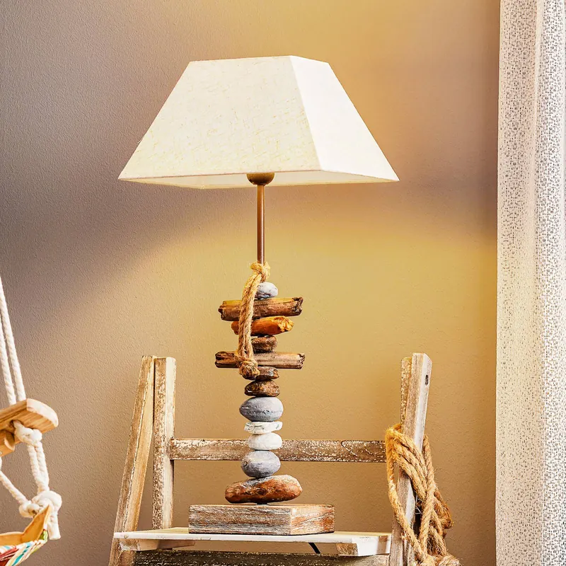 Lampa stołowa Seregon z dekoracją kamienną, wysokość 63 cm