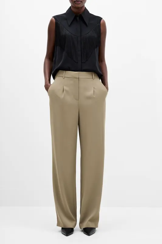 French Connection Vinnie Suiting Pleated Trouser Washed Khaki Maat: 18 | Pantalons Outlet | Dames | Bruin