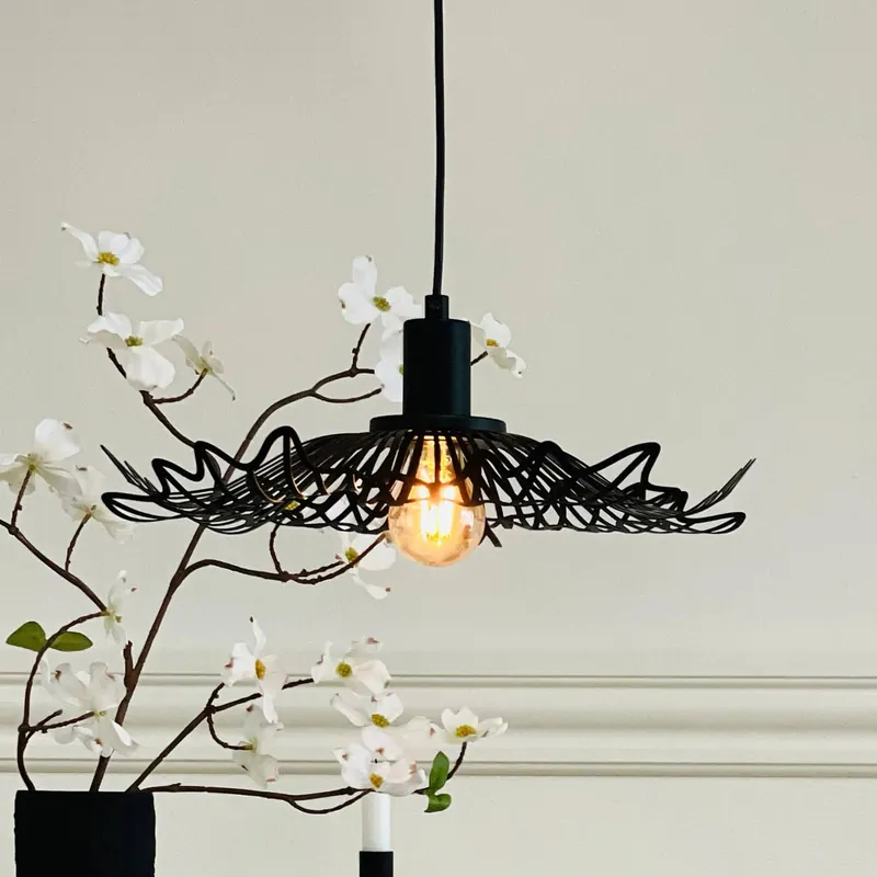Żyrandol Dyberg Larsen Flora, matowa czerń, Ø 40 cm, metal
