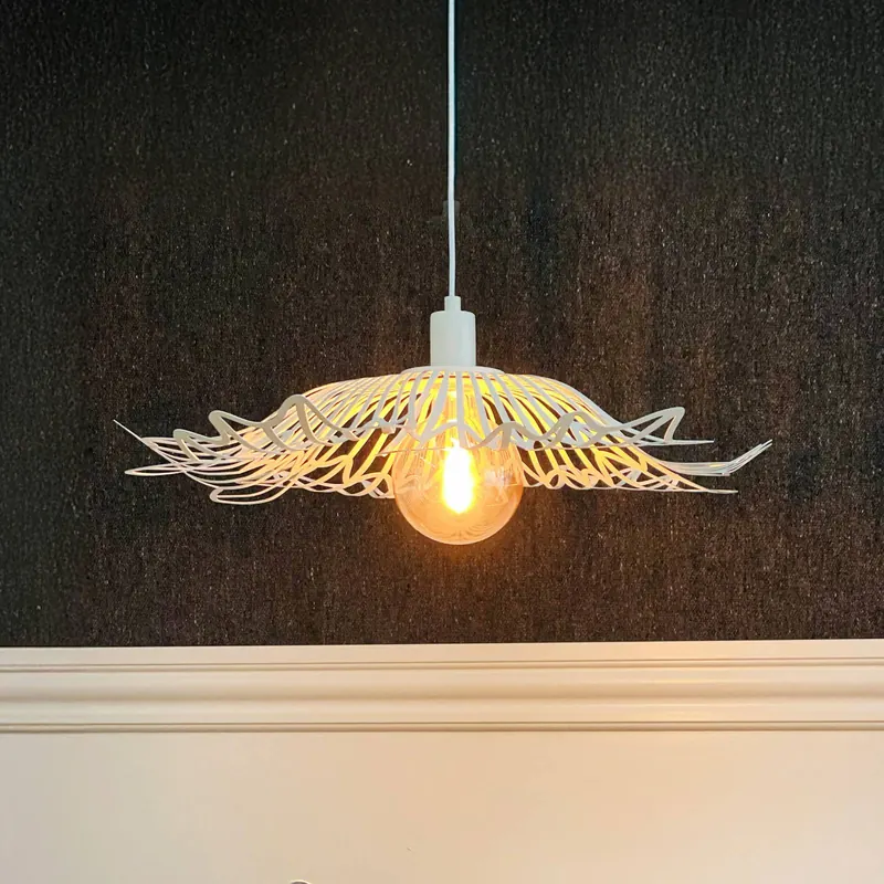 Żyrandol Dyberg Larsen Flora, perłowo-biała, Ø 60 cm, metal