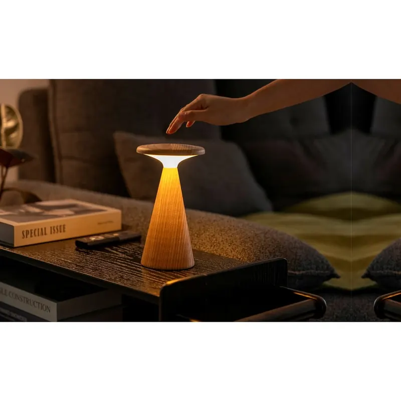 Lampa stołowa LED w naturalnym kolorze z drewnianym kloszem (wysokość 21 cm) Sylva – Gingko