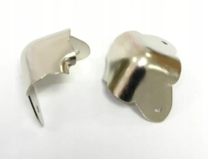 Narożnik metalowy Kolumny głośnikowy AdamHall 4026