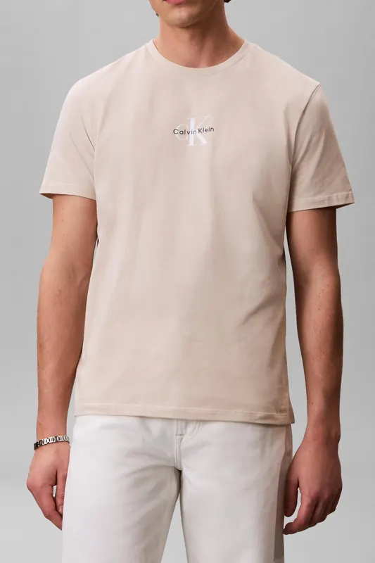 Calvin Klein Ss 30s Micro Monogram Tee Oatmeal Maat: S | Basic T-Shirts Outlet | Heren | Beige