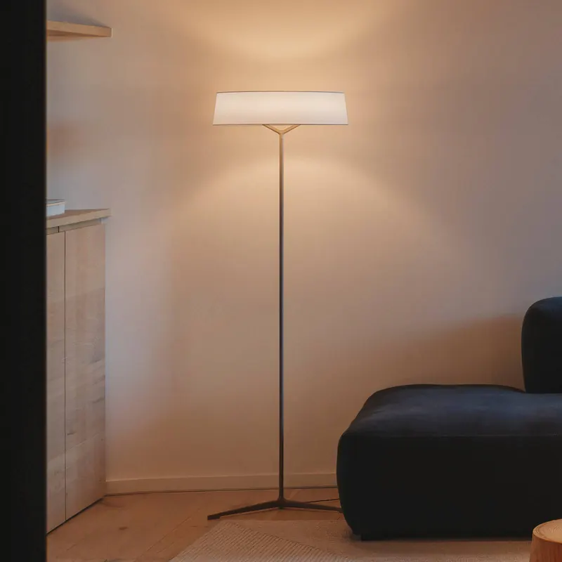 Lampa stojąca LED Vibia DAMA, beżowa, wysokość 140 cm papier/metal