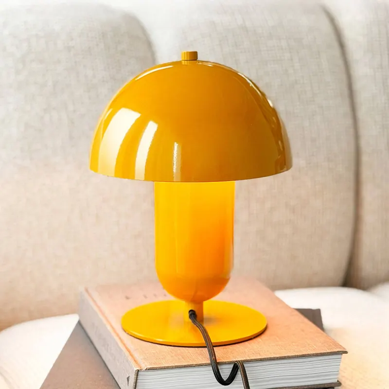 Lampa stołowa Dyberg Larsen „Movie”, kolor curry, metal, E27