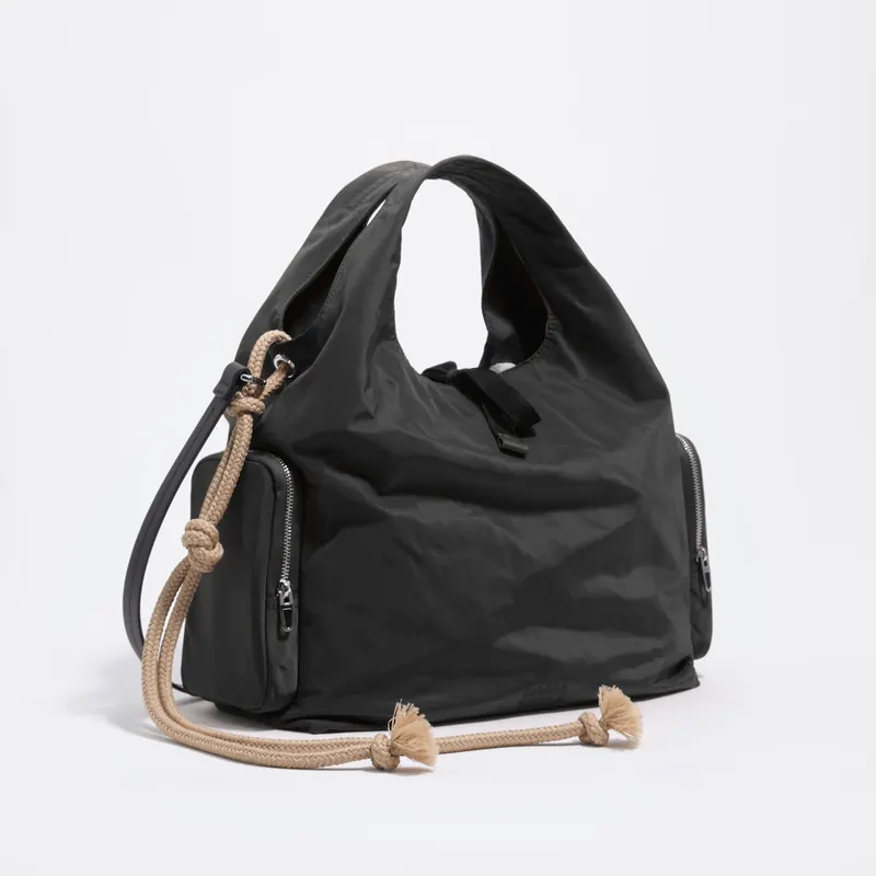 Torebka do ręki średnia nylon czarna