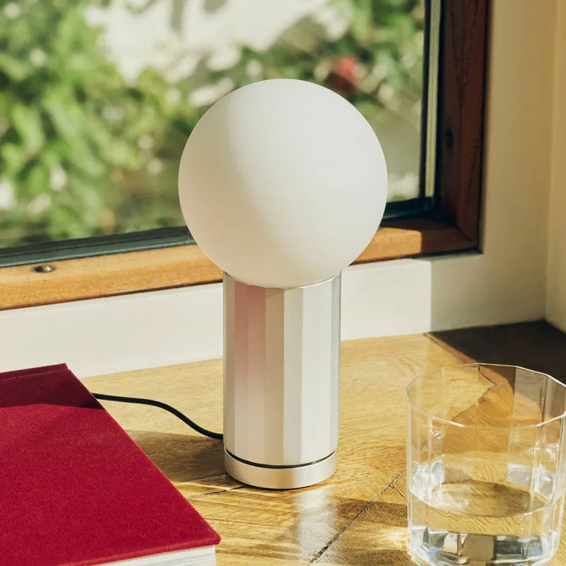 Lampa stołowa LED HAY TURN ON, aluminium, wysokość 20 cm, ściemniana
