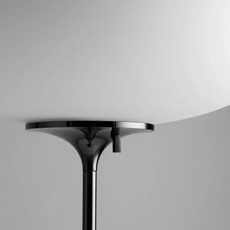 Gubi Lampa podłogowa Stemlite, czarno-chromowana, wysokość 110 cm, ściemniana