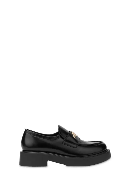 Moschino City Love Abrasive Calfskin Loafers Black Maat: 40 | Instappers Outlet | Dames | Zwart