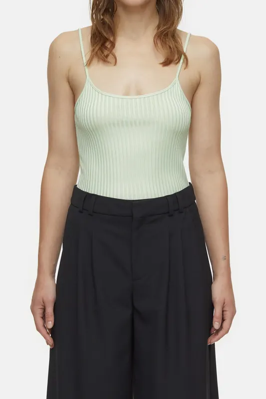Closed Tank Top T-shirts Limonatta Maat: L | Mouwloze Tops Outlet | Dames | Groen
