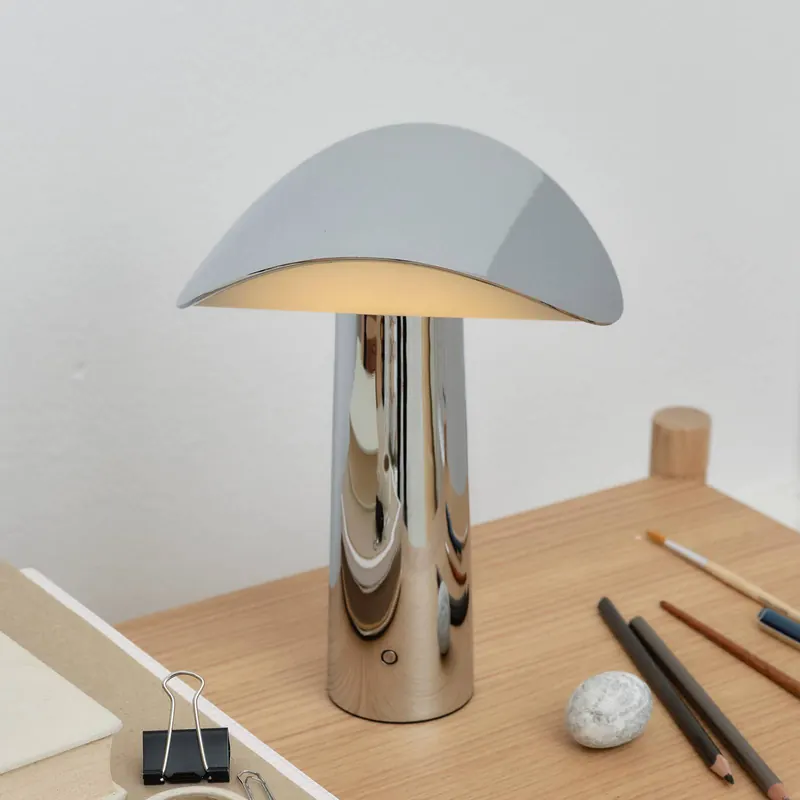 GEJST lampa stołowa LED Lium, chrom, 2700 K, USB