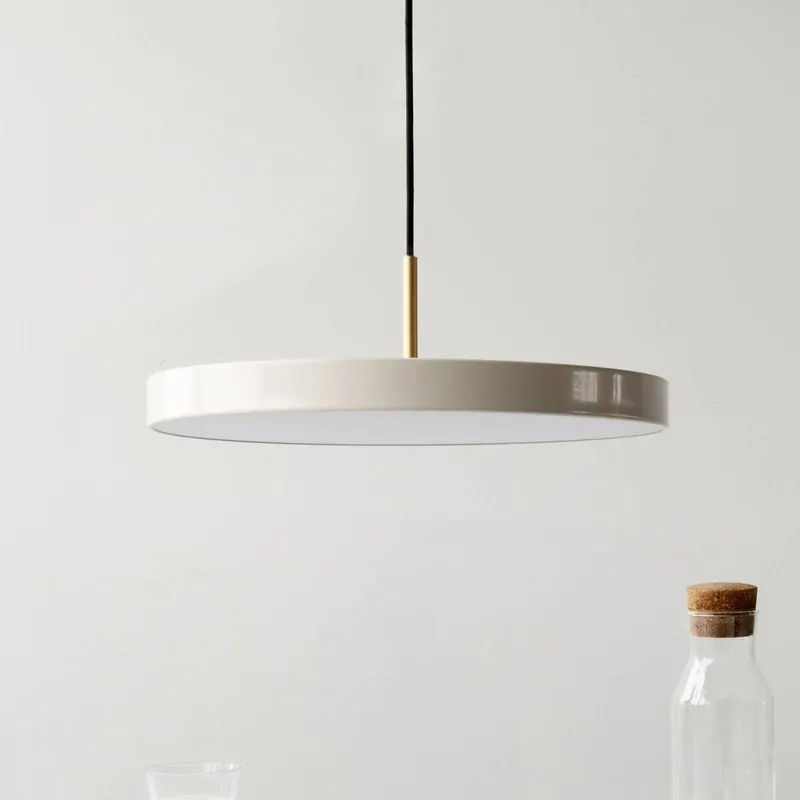 Żyrandol LED UMAGE Asteria Medium perłowa/mosiężna Ø 43 cm