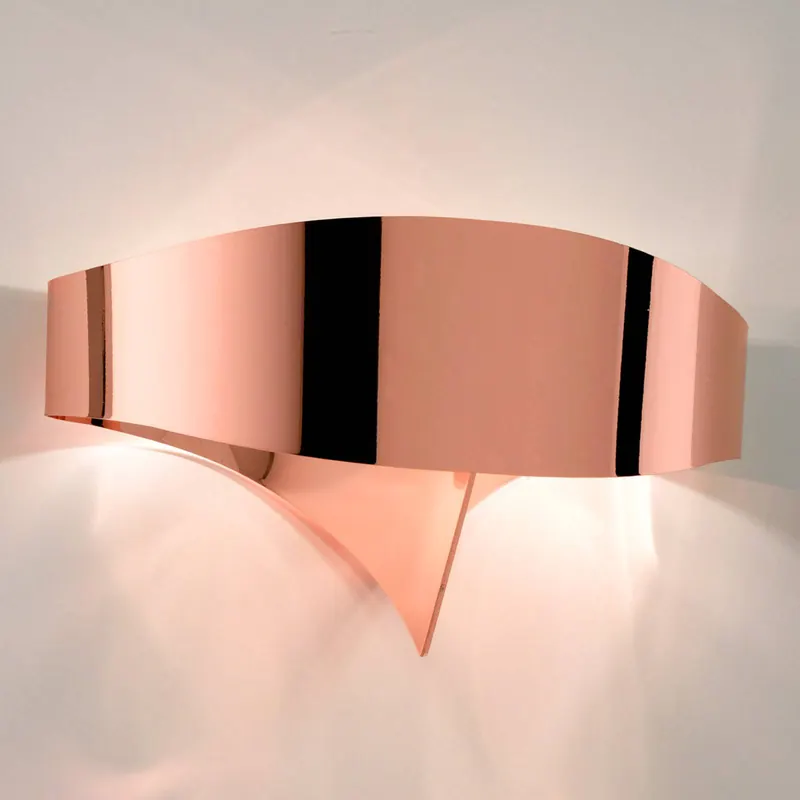 Designerska lampa ścienna Scudo w kolorze miedzi