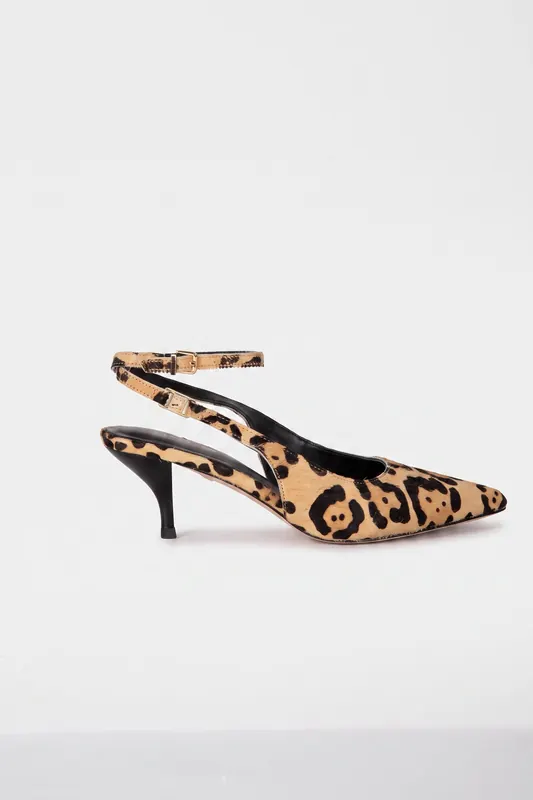 GUESS Kitten Heel Macula Maat: 37 | Pumps Outlet | Dames | Bruin