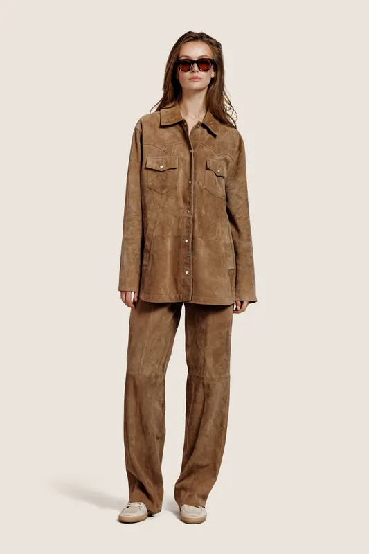 ALTER EGO Georgia Suede Overshirt Blouse Dark Sand Maat: M | Overshirts Outlet | Dames | Bruin