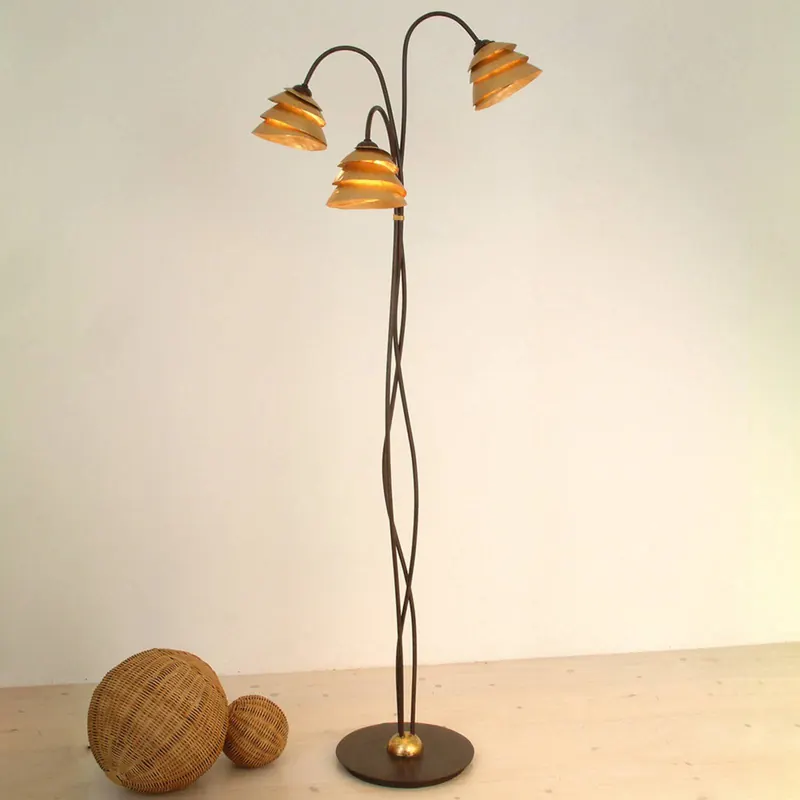 Imponująca lampa stojąca SNAIL 3-punktowa