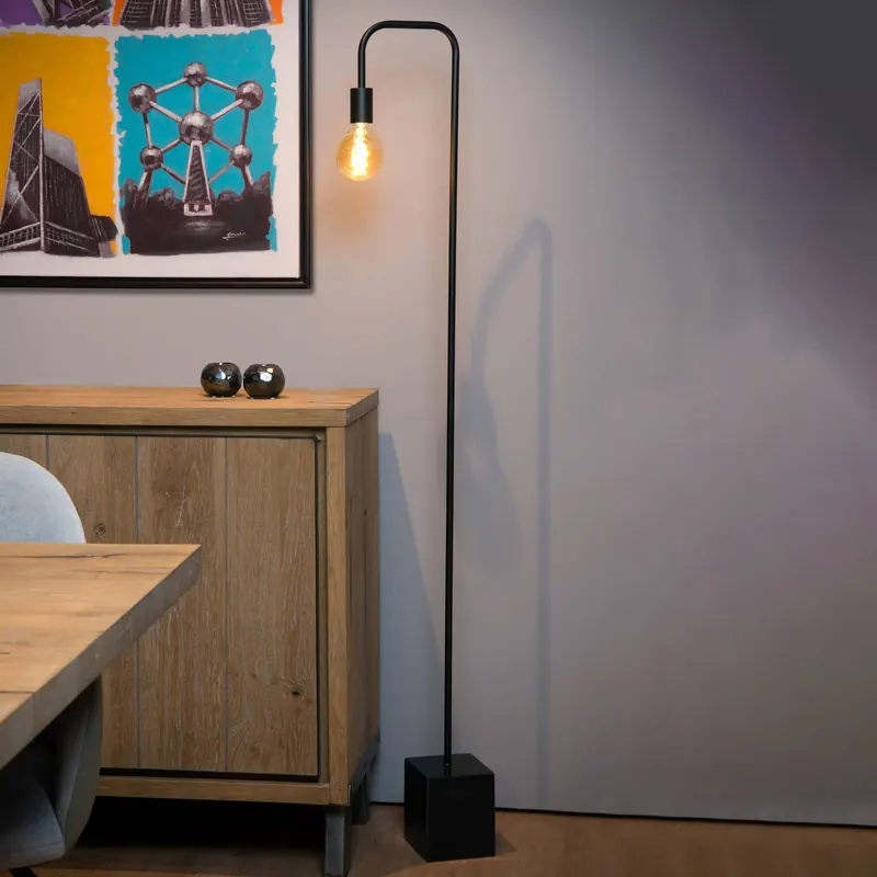 Lampa stojąca Lorin w kolorze czarnym