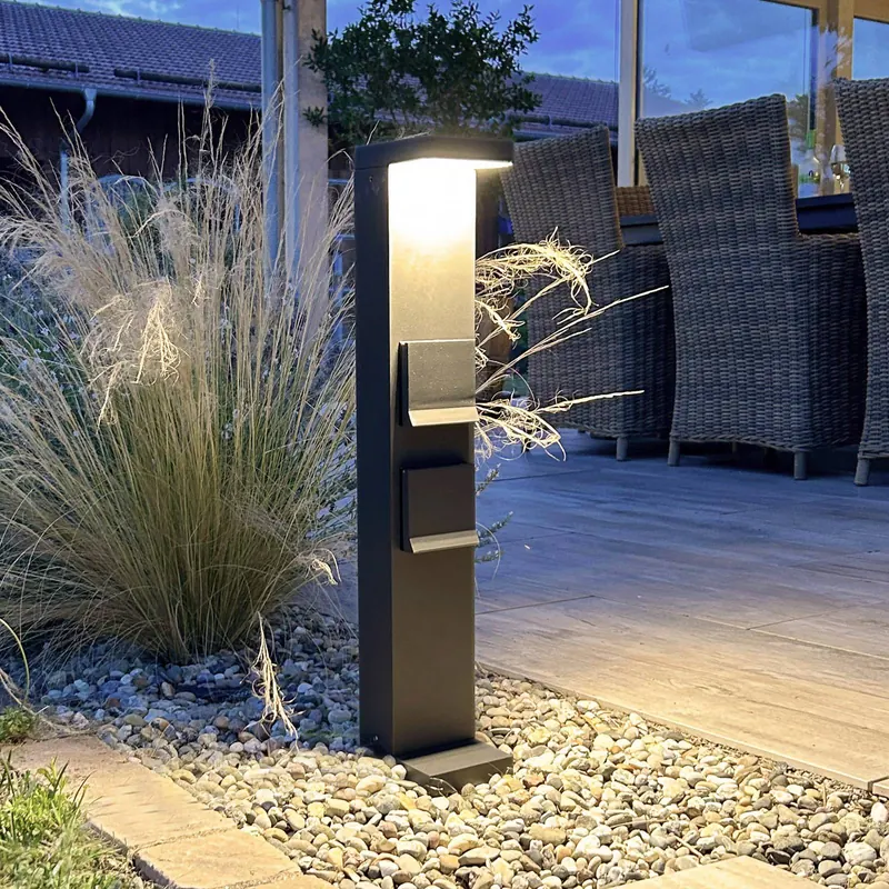 Lampa cokołowa LED z podstawą, słupek z gniazdkami Lerna, 60 cm, aluminium