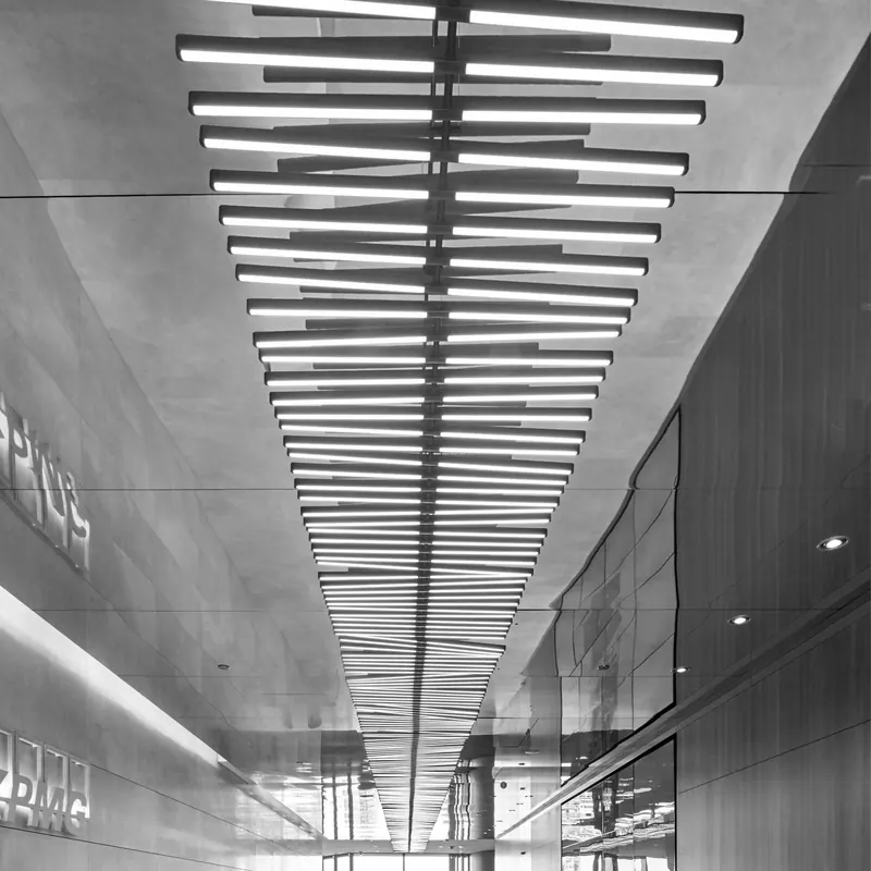 Żyrandol LED Vibia RHYTHM, szaro-brązowy 199 x 87 cm 927 ściemniany
