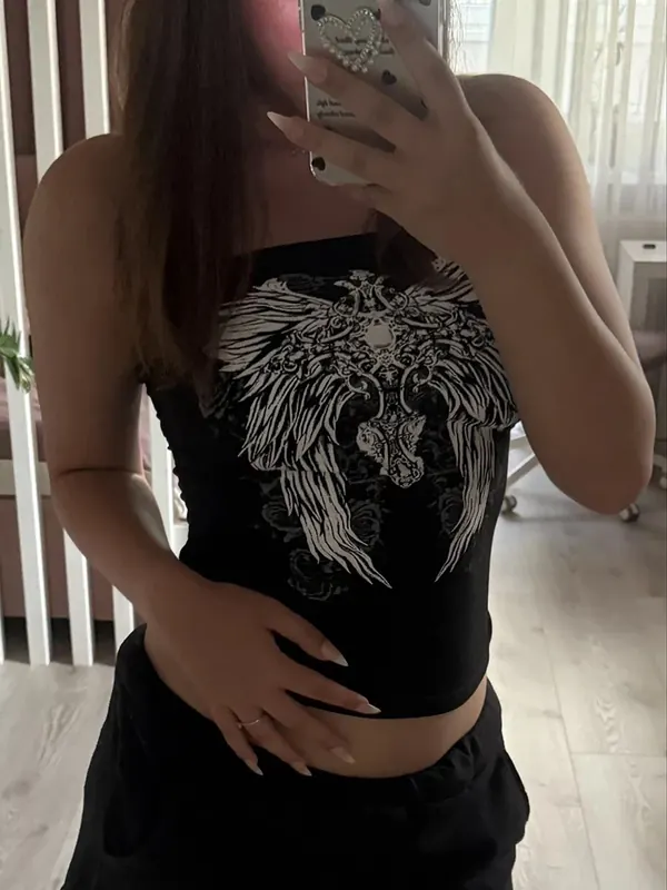 Czarny top tuba z gotyckim nadrukiem, damski bez ramiączek, obcisły, krótki top, letni, casualowy, szykowny, graficzny t-shirt, streetwear y2k, podstawowa kamizelka